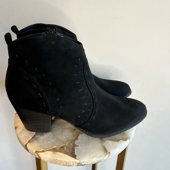 NWOT Qupid | Women’s Black Western Suede Booties 9 - Picture 6 of 12
